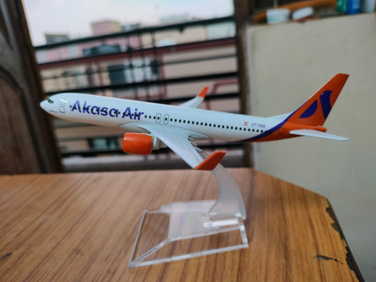 Akasa Air Boeing 737 MAX Aircraft Model – 20cm Diecast Plane Collectible with Stand | Global MitRa