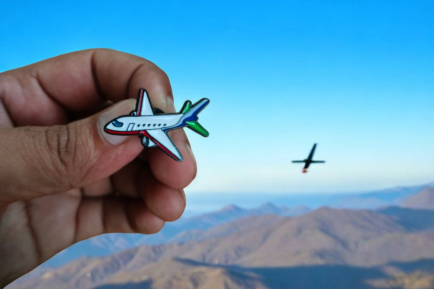 Colorful Airplane Lapel Pin – Enamel Aviation Brooch for Jackets, Caps & Backpacks | Collectible Badge for Aviation Enthusiasts