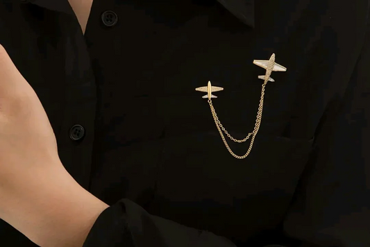 Gold Dual Airplane Lapel Pin with Chain – Aviation Brooch for Pilots & Travel Lovers